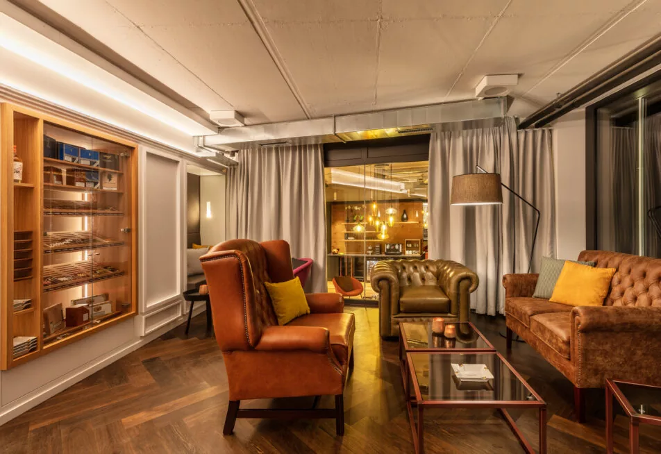 Honesty Bar & Cigar Lounge in der Macardo Genuss Welt