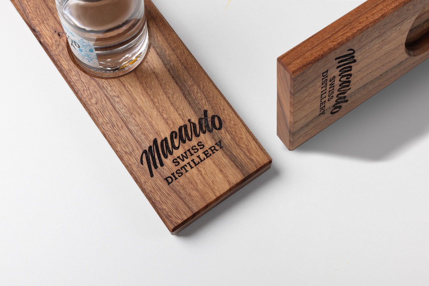 Ulmenholz Brettli mit Destillaten