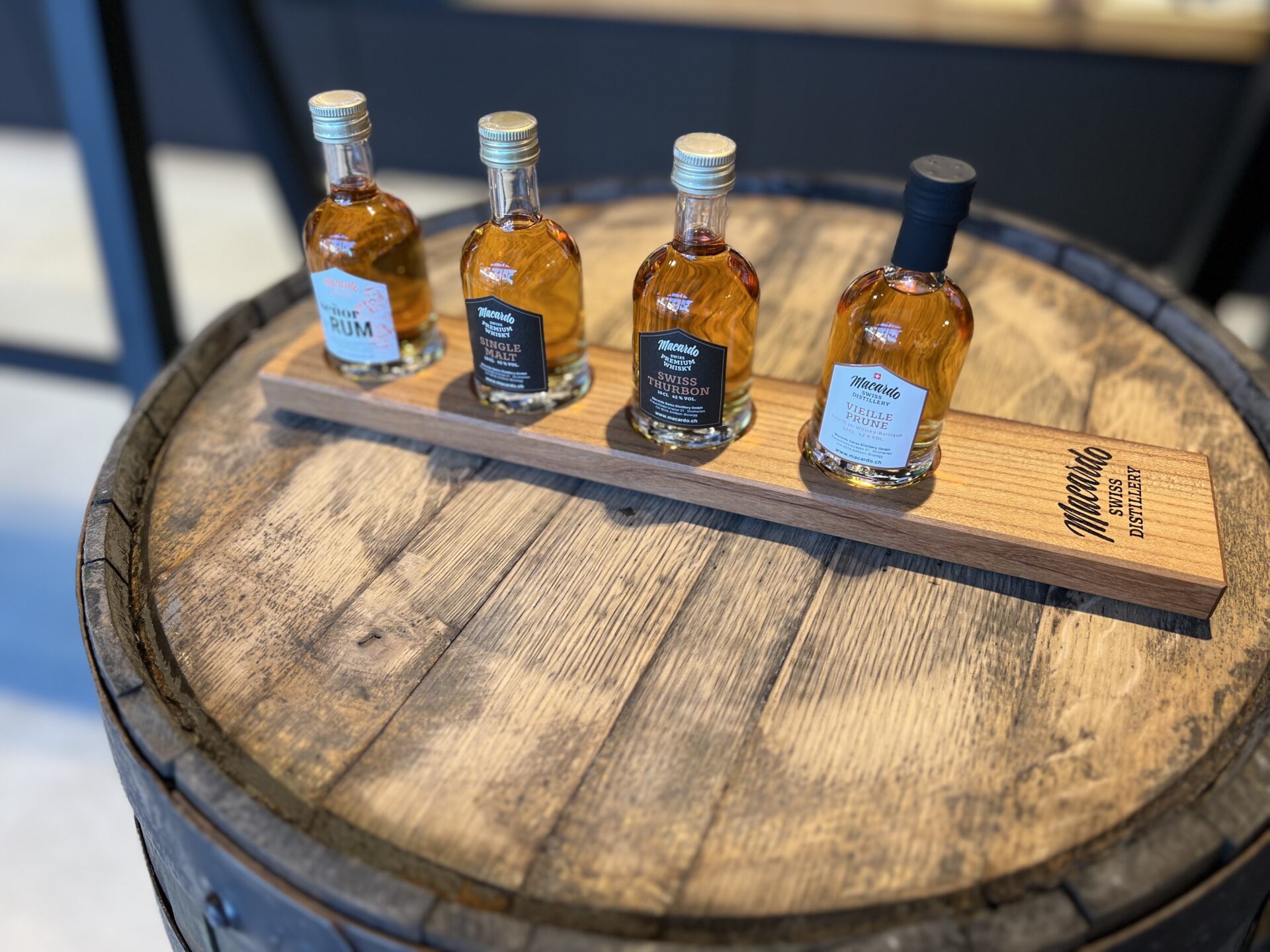 Ulmenholz Brettli mit Destillaten